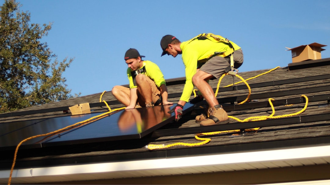 men-working-on-a-roof-3fuyuckx2ia